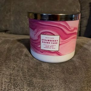 Bath and Body Works 3 wick candle